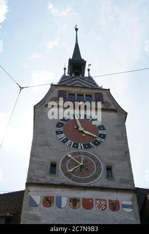 Zug / Schweiz 05 09 2020: Zuger Uhrturm in der oberen Perspektive. Stockfoto