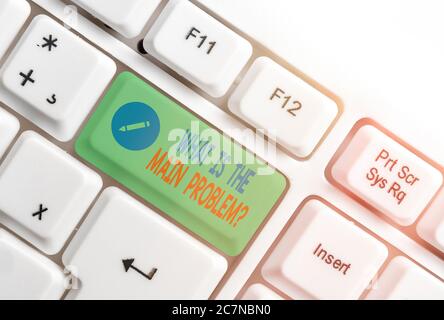 Handschrift Text schreiben Was ist die Hauptproblem Frage. Konzeptionelle Foto Identifizieren Sie die Ursache von Problemen Reparatur Arbeit unterschiedlich farbige Tastatur-Taste Stockfoto