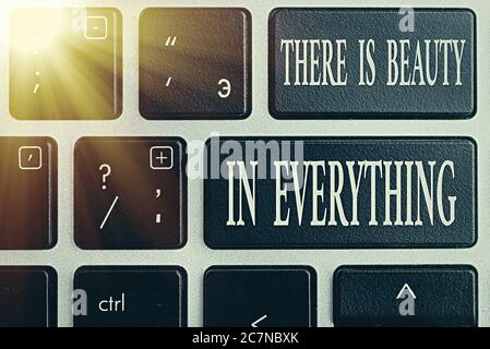 Textschild zeigt an, dass alles Schönheit hat. Business Foto die Welt zeigt, ist eine endlose Reihe von magischen PC-Tastatur-Taste mit leerer Note pape Stockfoto