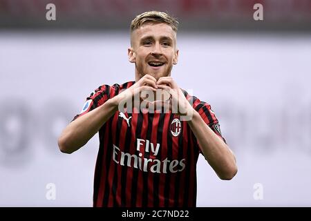 Mailand, Italien. Juli 2020. MAILAND, ITALIEN - 18. Juli 2020: Alexis Saelemaekers vom AC Mailand feiert nach einem Tor während der Serie A Fußballspiel zwischen AC Mailand und Bologna FC. (Foto von Nicolò Campo/Sipa USA) Quelle: SIPA USA/Alamy Live News Stockfoto