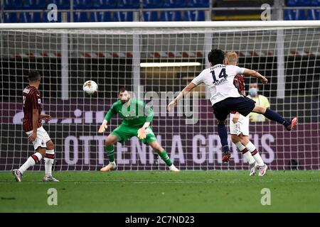 Mailand, Italien. Juli 2020. MAILAND, ITALIEN - 18. Juli 2020: Takehiro Tomiyasu von Bologna FC erzielt ein Tor während der Serie A Fußballspiel zwischen AC Mailand und Bologna FC. (Foto von Nicolò Campo/Sipa USA) Quelle: SIPA USA/Alamy Live News Stockfoto