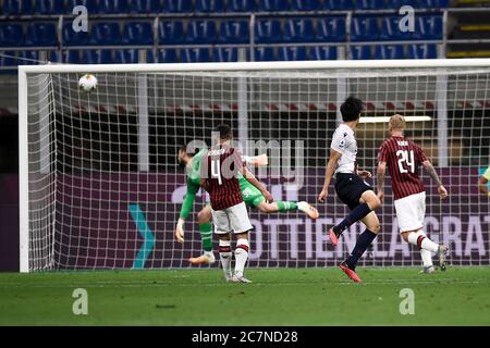 Mailand, Italien. Juli 2020. MAILAND, ITALIEN - 18. Juli 2020: Takehiro Tomiyasu von Bologna FC erzielt ein Tor während der Serie A Fußballspiel zwischen AC Mailand und Bologna FC. (Foto von Nicolò Campo/Sipa USA) Quelle: SIPA USA/Alamy Live News Stockfoto