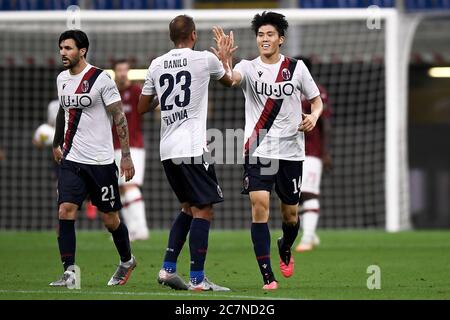 Mailand, Italien. Juli 2020. MAILAND, ITALIEN - 18. Juli 2020: Takehiro Tomiyasu von Bologna FC feiert nach einem Tor während der Serie A Fußballspiel zwischen AC Mailand und Bologna FC erzielte. (Foto von Nicolò Campo/Sipa USA) Quelle: SIPA USA/Alamy Live News Stockfoto