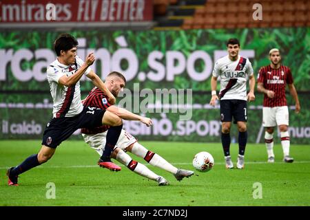 Mailand, Italien. Juli 2020. MAILAND, ITALIEN - 18. Juli 2020: Ante Rebic des AC Mailand erzielt ein Tor während der Serie A Fußballspiel zwischen AC Mailand und Bologna FC. (Foto von Nicolò Campo/Sipa USA) Quelle: SIPA USA/Alamy Live News Stockfoto