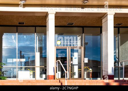 Santa Fe, USA - 14. Juni 2019: Capitol Building Center für Veteran Services in der Innenstadt von Stadt Eingang Schild und Treppen Stockfoto