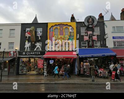 LONDON, VEREINIGTES KÖNIGREICH - Mär 12, 2019: Camden Stadtbezirk in London mit einer großen Vielfalt an urbanen Kulturen und Farben. Stockfoto