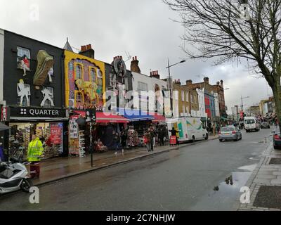 LONDON, VEREINIGTES KÖNIGREICH - Mär 12, 2019: Camden Stadtbezirk in London mit einer großen Vielfalt an urbanen Kulturen und Farben. Stockfoto
