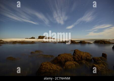 Strand mit Felsen in Playa de RIS, Noja, Spanien Stockfoto