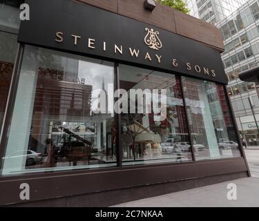 Steinway & Sons Klaviergeschäft in der Sixth Avenue in Manhattan, gilt als die besten Klavierbauer der Welt Stockfoto
