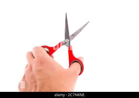 Nahaufnahme einer isolierten mans Hand mit roter Schere Stockfoto