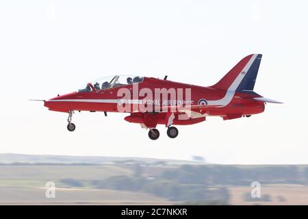 XX219, eine BAE Hawk T1 des Royal Air Force Kunstflugvorführung-Teams, die Red Arrows, bei RAF Leuchars im Jahr 2013. Stockfoto