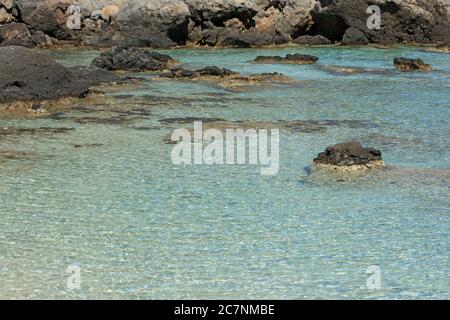 Erstaunlich blaue Lagune kedrodasos Strand creta Insel roter Sand kosten klares Wasser modernen Hintergrund hochwertige drucken Stockfoto