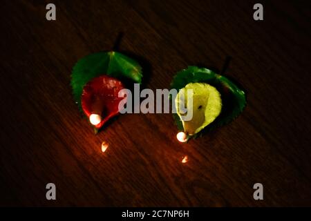 Ein Nahaufnahme Foto von bunten Diyas oder Clay Lampen mit schönem Hintergrund. Stockfoto
