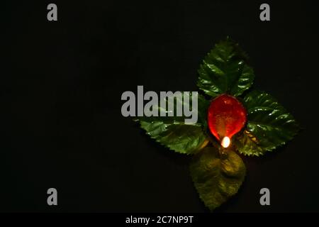 Ein Nahaufnahme Foto von bunten Diyas oder Clay Lampen mit schönem Hintergrund. Stockfoto