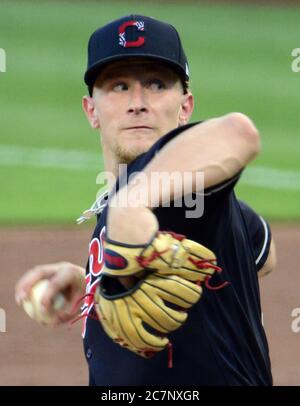 Pittsburgh, Usa. Juli 2020. Cleveland Indians Pitcher Zach Plesac startet gegen die Pittsburgh Pirates und wirft fünf Innings während eines Ausstellungsspiels am Samstag, 18. Juli 2020 im PNC Park in Pittsburgh. Foto von Archie Carpenter/UPI Kredit: UPI/Alamy Live News Stockfoto