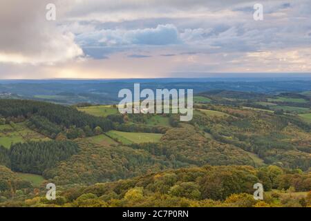 Herbstwald Auvergne Übersicht, Puy de Dome, Clermont Ferrand, Frankreich, Massif Central Stockfoto