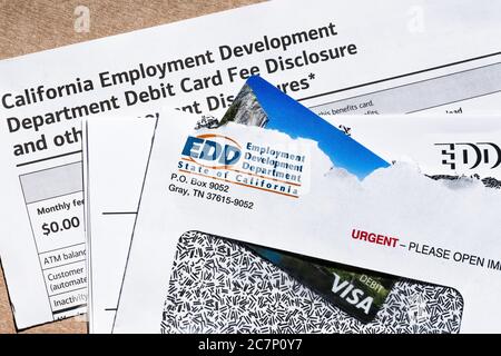 9. Juli 2020 Sunnyvale / CA / USA - State of California Employment Development Department (EDD) Korrespondenz, einschließlich der Prepaid-VISA Debit-Karte Stockfoto