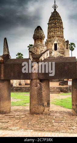 Ein altes Tor von Wat Phra Si Ratana Mahathat, Sukhothai Thailand Stockfoto