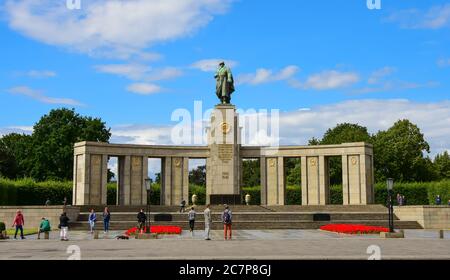 Sowjetische Ehrenmal im Tiergarten, Berlin, Deutschland Stockfoto