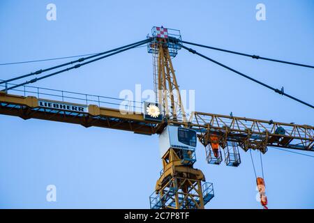 Nahaufnahme des Krans im Zentrum von Berlin Stockfoto