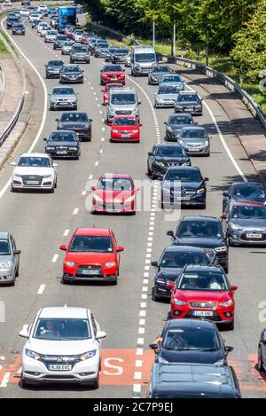 Brighton UK 18. Juli 2020: Staus auf der A23 kommen am Samstagmorgen nach Brighton. Stockfoto