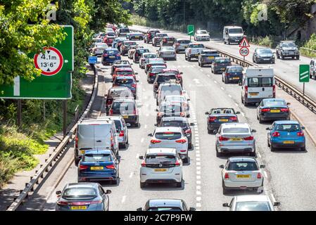 Brighton UK 18. Juli 2020: Staus auf der A23 kommen am Samstagmorgen nach Brighton. Stockfoto