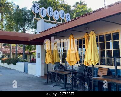 Santa Barbara, Kalifornien, USA. Juli 2020. Sechs Wochen nachdem der Name des Sambo wegen historisch rassistischer Konnotationen in Kontroversen ausbrach, hat der Restaurantbesitzer Chad Stevens in Santa Barbara nach 63 Jahren einen neuen Namen angekündigt: Sambo's ist jetzt Tschad's. Sambos war eine Kette, die vor 100 Jahren begann. Sambos wurde im Juni 1957 als erste der landesweiten Kette der Sambo eröffnet. Die Besitzer sagen, dass der Name des Sambo eine Kombination von Namen der Eigentümer war, Sam Battistone Sr. Und Newell Bo Bohnet.der derzeitige Besitzer Chad Stevens ist der Enkel von Battistone. Quelle: Amy Katz/ZUMA Wire/Alamy Live News Stockfoto