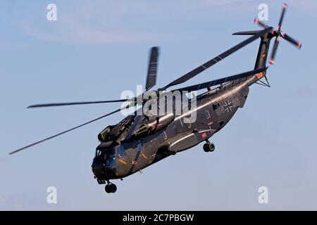 JAGEL, Deutschland - 13.Juni 2019: Deutsche Armee Sikorsky CH-53 Hengst Transporthubschrauber durchführen am Tag der Bundeswehr. Stockfoto