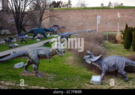 Belgrad / Serbien - 22. Februar 2020: Jurassic Adventure Dinosauriers Themenpark in Belgrad Festung Kalemegdan Park in Belgrad, Serbien Stockfoto