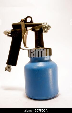 Vertikale Schuss von Spritzpistole isoliert auf weißem Hintergrund Stockfoto