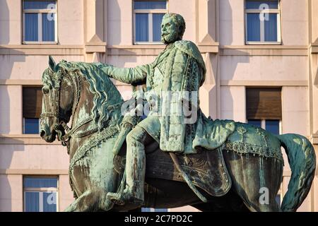 Statue des serbischen Herrschers Prinz Mihailo Obrenovic (1823 – 1868) auf dem Platz der Republik in Belgrad, der Hauptstadt Serbiens Stockfoto