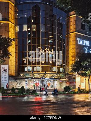 TAIPEI, TAIWAN - 18. Dezember 2019: The Mall at the Far Eastern Plaza Hotel in Taipei, Taiwan Stockfoto