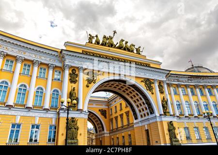 Triumphbogen des Generalstabs Gebäude in Sankt Petersburg, Russland Stockfoto