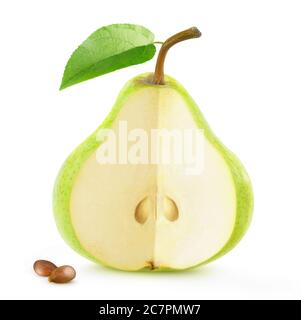 Isolierte Birnenfrucht. Eine grüne Birne mit Ausschnitt und Samen isoliert auf weißem Hintergrund Stockfoto