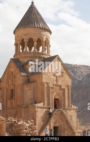 Die Astvatsatsatsin Kirche ist eines der Gebäude im Kloster Noravank in Westarmenien. Stockfoto