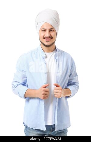 Schöner junger indischer Mann auf weißem Hintergrund Stockfoto