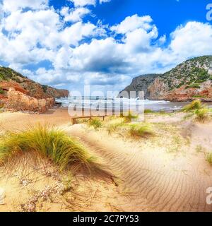 Reizvolle Aussicht auf den Strand Cala Domestica mit herrlichen Sanddünen. Lage: Buggerru, Süd-Sardinien, Italien Europa Stockfoto