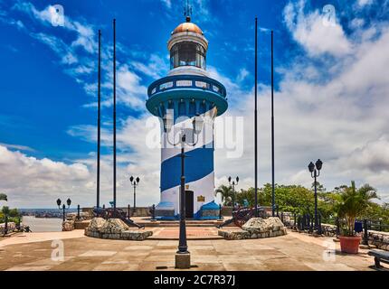 Guayaquil , Ecuador- 8. März 2020 : Leuchtturm von Santa Anna Fort Las Penas Bezirk Wahrzeichen von Guayaquil Ecuador in Südamerika Stockfoto