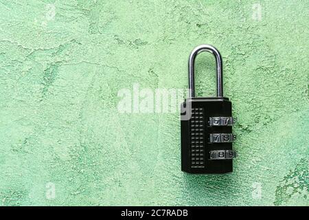 Kleines Schloss auf farbigem Hintergrund Stockfoto