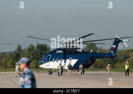 August 2019. Zhukovsky, Russland. Russischer Mittelmultifunktions-Hubschrauber Mil Mi-38 auf dem Internationalen Luftfahrt- und Raumfahrtsalon MAKS 2019. Stockfoto