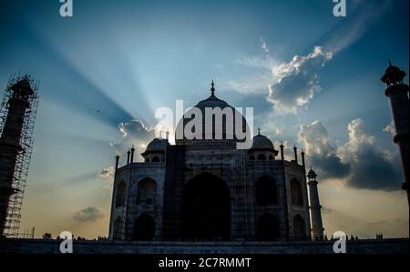 Das Gitter Taj Mahal von Indien wurde von Shah Jahan im Jahr 1631 in Auftrag gegeben Stockfoto