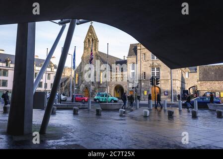 Queens Gallery, Teil des Palace of Holyroodhouse Complex in Edinburgh, Hauptstadt von Schottland, Teil von Großbritannien, Blick vom Scottish Parliament Building Stockfoto