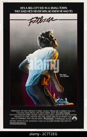 Footloose (1984) unter der Regie von Herbert Ross mit Kevin Bacon, Lori Singer, John Lithgow und Sarah Jessica Parker. Ein Teenager aus Chicago verursacht Probleme in einer kleinen südlichen Stadt mit einem puritanischen Prediger und einer Anti-Tanz-Verordnung. Stockfoto