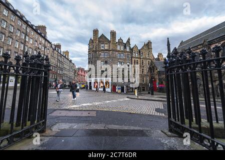 Blick vom Eingang des Hub-Gebäudes auch genannt Tollbooth Kirk, ehemalige St. John Church in Edinburgh, der Hauptstadt von Schottland, Großbritannien Stockfoto