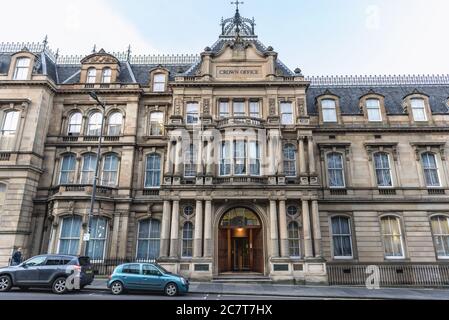 Crown Bürogebäude an der Chambers Street in Edinburgh, der Hauptstadt von Schottland, Teil von Großbritannien Stockfoto