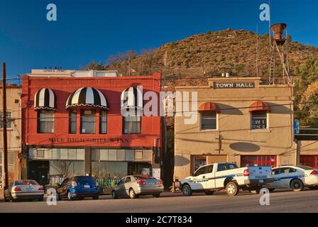 Town Hall und Mile High Inn in Jerome in Verde Valley, Arizona, USA Stockfoto