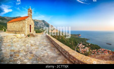 Die Kirche des Heiligen Sava in Montenegro, in der Nähe der Insel Sveti Stefan in der Nähe von Budwa. Lage: kirche St. Sava, Montenegro, Balkan, Adria, Europa Stockfoto