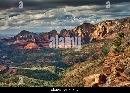 Casner Canyon von Schnebly Hill Vista in Red Rock Country in der Nähe von Sedona, Arizona, USA Stockfoto