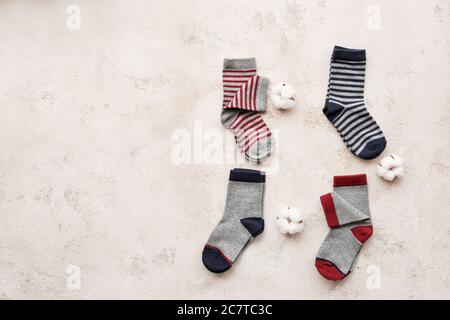 Baumwollsocken auf hellem Hintergrund Stockfoto