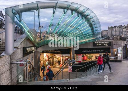 Eintritt zur Waverley Mall und Waverley Bahnhof, Hauptbahnhof in Edinburgh, der Hauptstadt von Schottland, Teil von Großbritannien Stockfoto